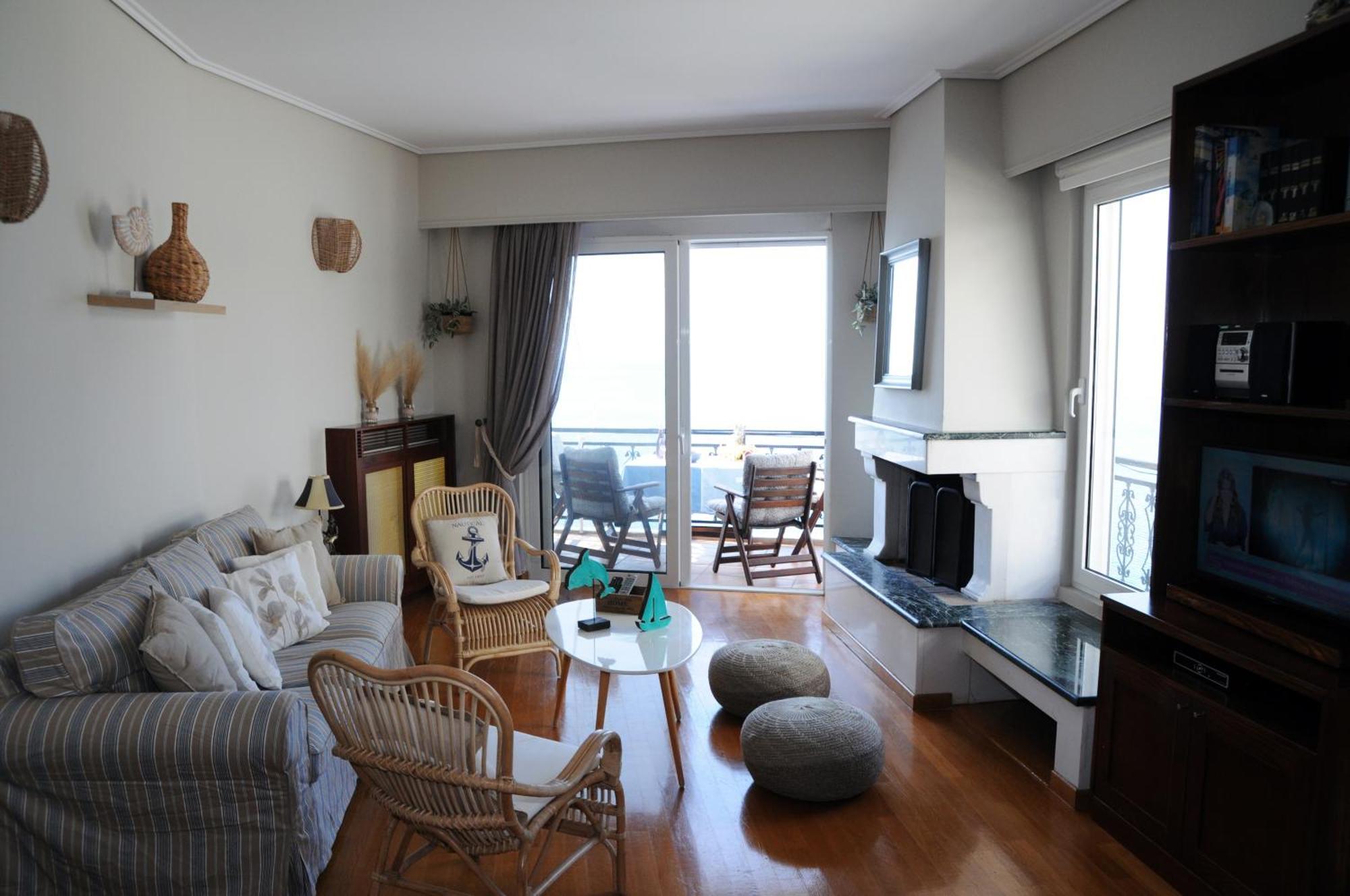 Amazing Condo By The Beach Loutráki Exteriör bild