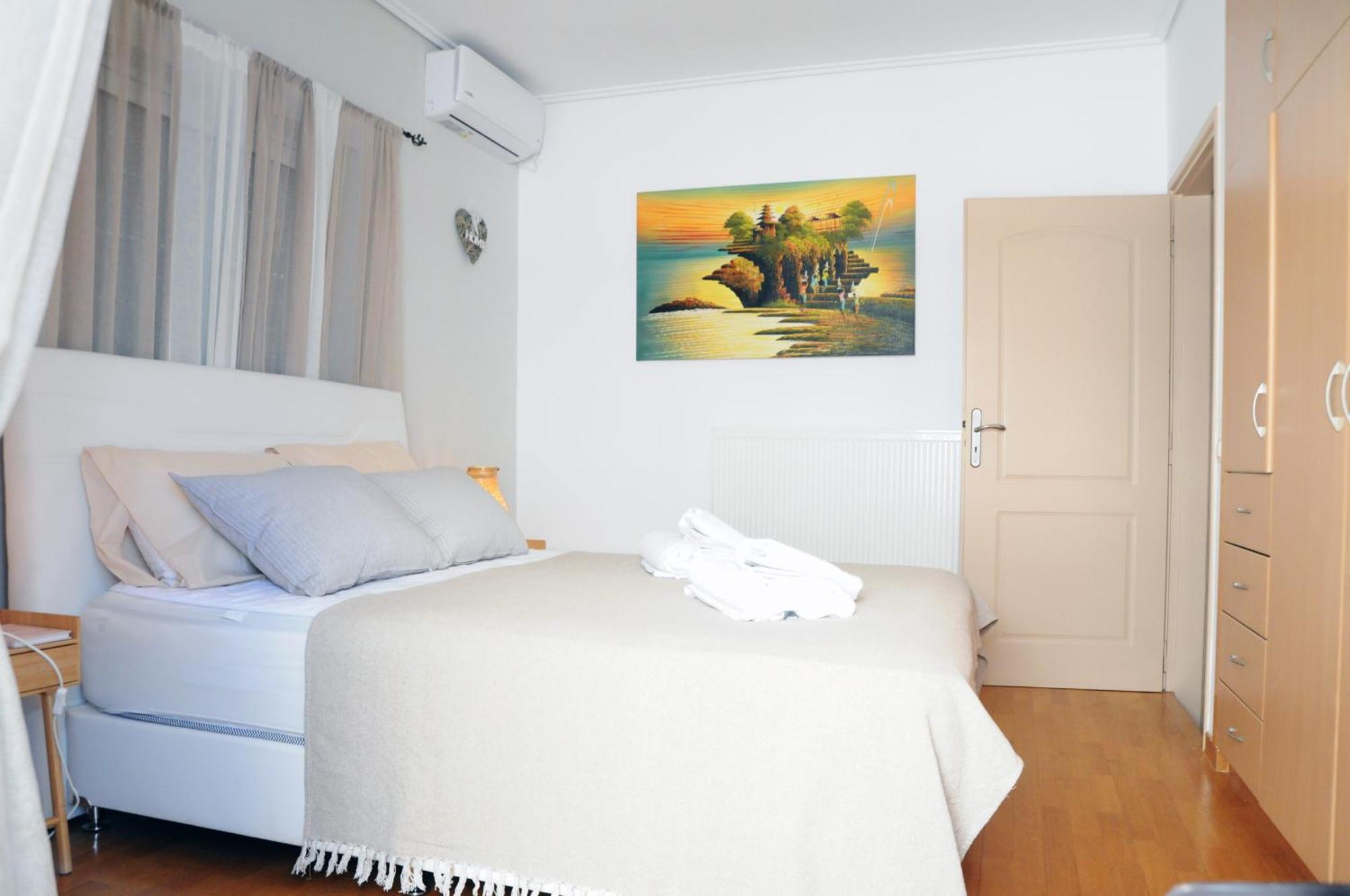 Amazing Condo By The Beach Loutráki Exteriör bild