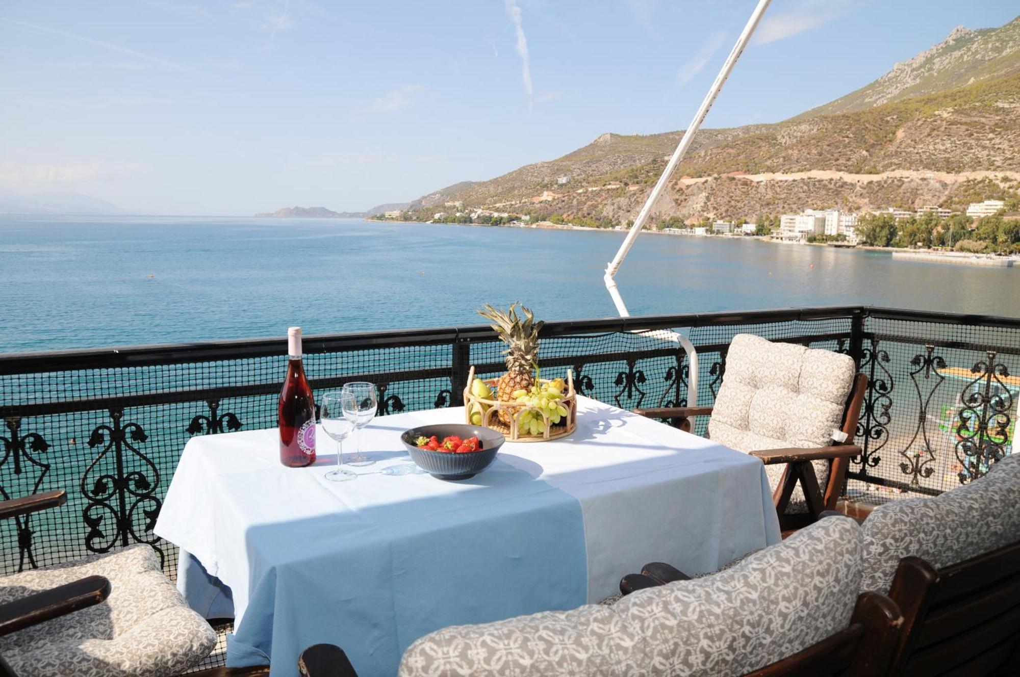 Amazing Condo By The Beach Loutráki Exteriör bild